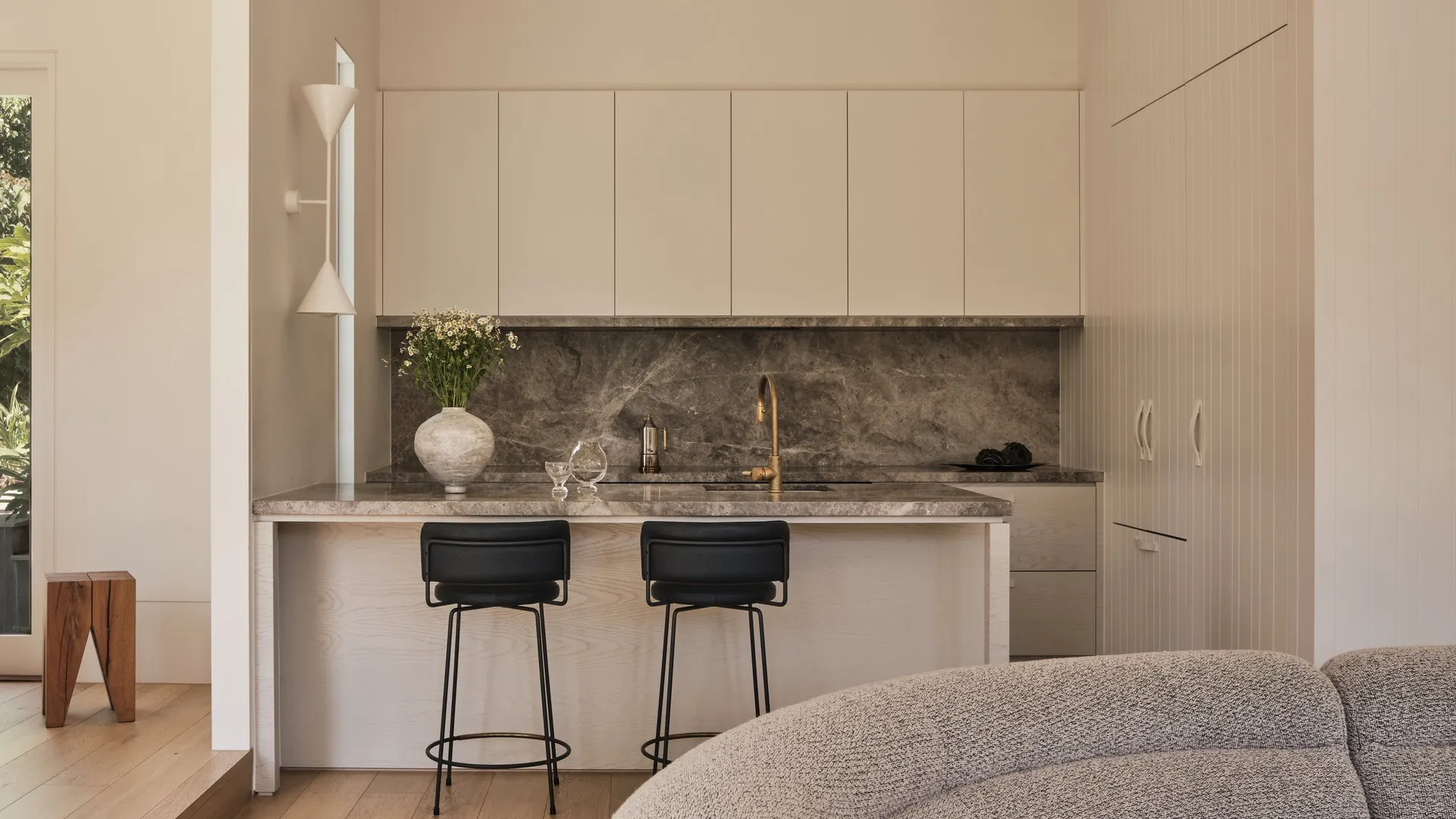 Albany, Surrey Hills, kitchen, architectural home by TCON with Mékr Studio