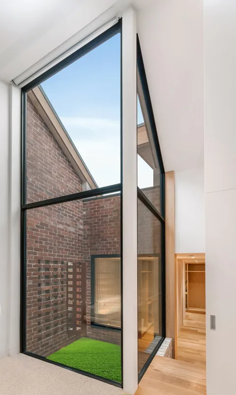 Boulevard Bungalow, Hawthorn, renovation by TCON with Byrne Architects