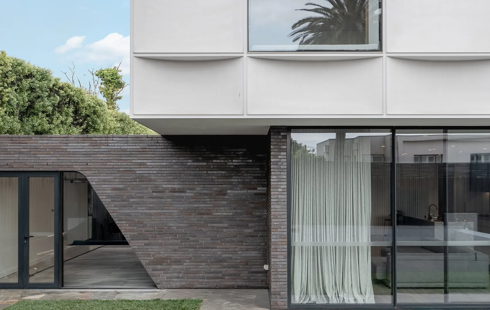 Hillcrest Bungalow, Kew, exterior, heritage renovation by TCON with Mim Design