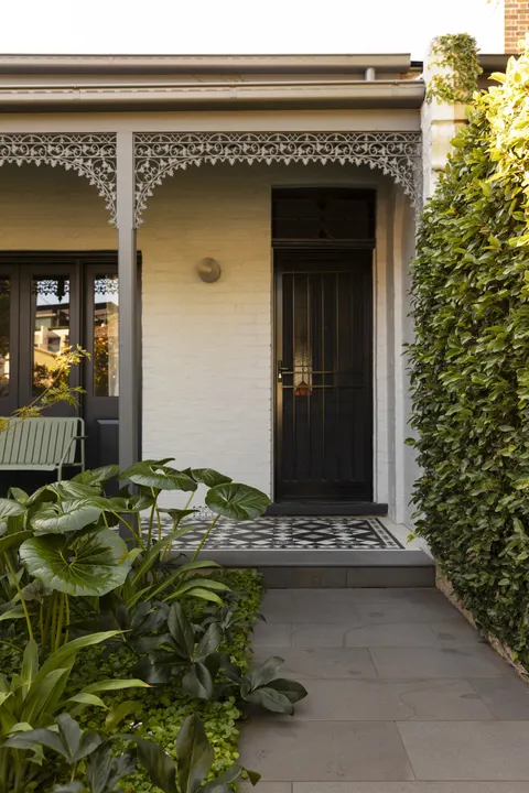 Joy Terrace, South Yarra, courtyard planting and screen, heritage renovation by TCON
