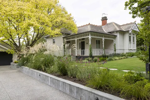 Albany, Surrey Hills, architectural home and garden by TCON